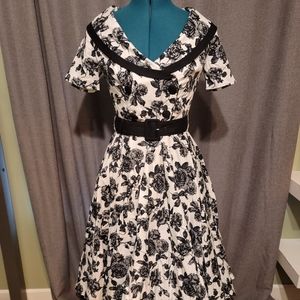 Hell Bunny XS white and black floral midi swing dress with black waist belt.